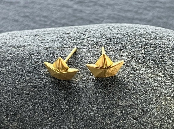 Ebb and flow stud earrings paper sailboat large matt gold plated, paper boat stud earrings ship maritime from ebbe und flut®