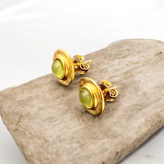 Ebb and Flow Baltic Gold Green Earrings - Round 22 K matte gold-plated with green glass stone and silver leaf - Earrings by ebbe und flut®