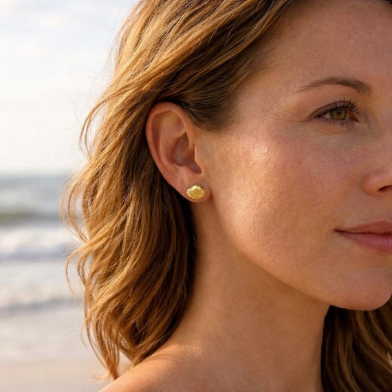 Ebb and Flow Ear Studs Heart Shell Gold - Earrings Shell 18K gold-plated, ebbe und flut®