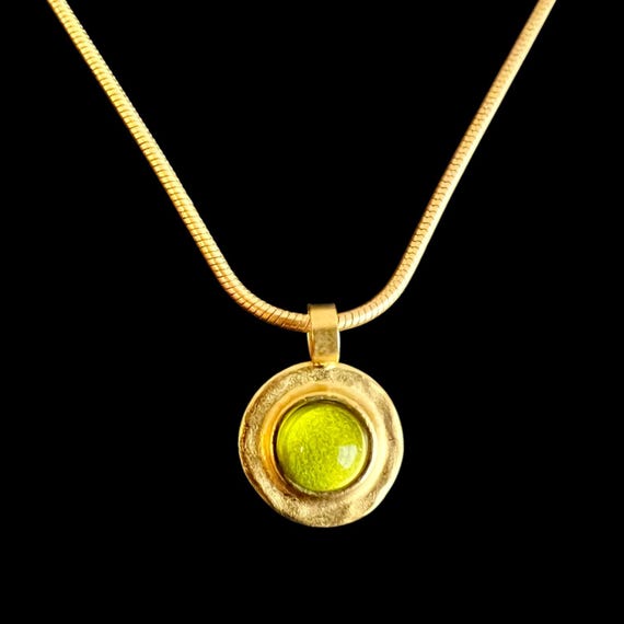 Ebb and Flow Necklace Baltic Gold Green - Snake chain 22K matt gold plated with round pendant with green glass stone and silver leaf