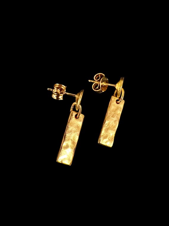 Ebbe und Flut Rügen stud earrings - 22K matt gold-plated, hammered look, earrings by ebbe und flut®