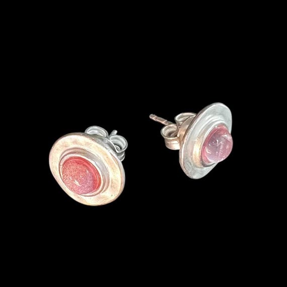 Ebb and Flow Stud Earrings North Sea Silver Pink - Round, matte silver-plated with pink glass stone and silver leaf - Earrings by ebbe und flut®