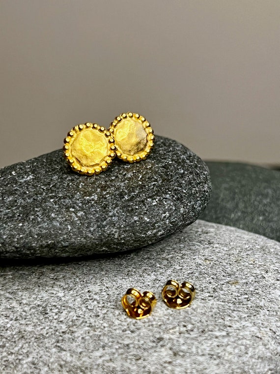 Ebb and Flow Stud Earrings Small Sea Anemone - Round, matte gold-plated, hammered