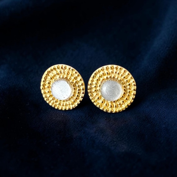 Aurelia white Baltic Gold stud earrings - 22K gold-plated stud earrings with white glass stone - Maritime jewelry art - handmade