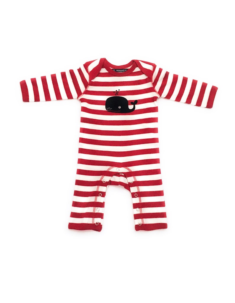 Ebbe und Flut Maritimer Babystrampler Wal, Baby Geschenk zur Geburt, Strampler Wal rot weiß gestreift, ebbe und flut® Bild 1