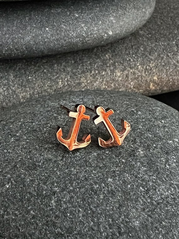 Ebb and Flow Stud Earrings Anchor - Maritime stainless steel stud earrings anchor rose gold colored by ebbe und flut®