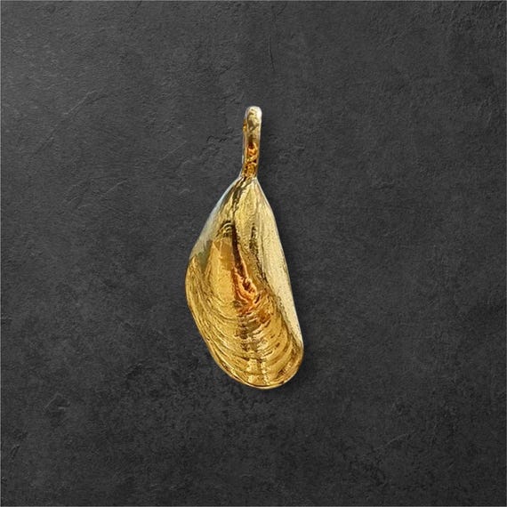 Ebb and Flow Pendant Mussel Silver Gold Plated - Pendant small mussel made of silver gold plated - Size S