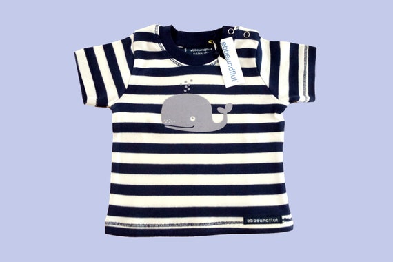 Maritime Baby Shirt Whale blue white striped - Fair Trade & Organic - Babyshirt Wal, BabyGeschenk Hamburg, ebbe und flut®