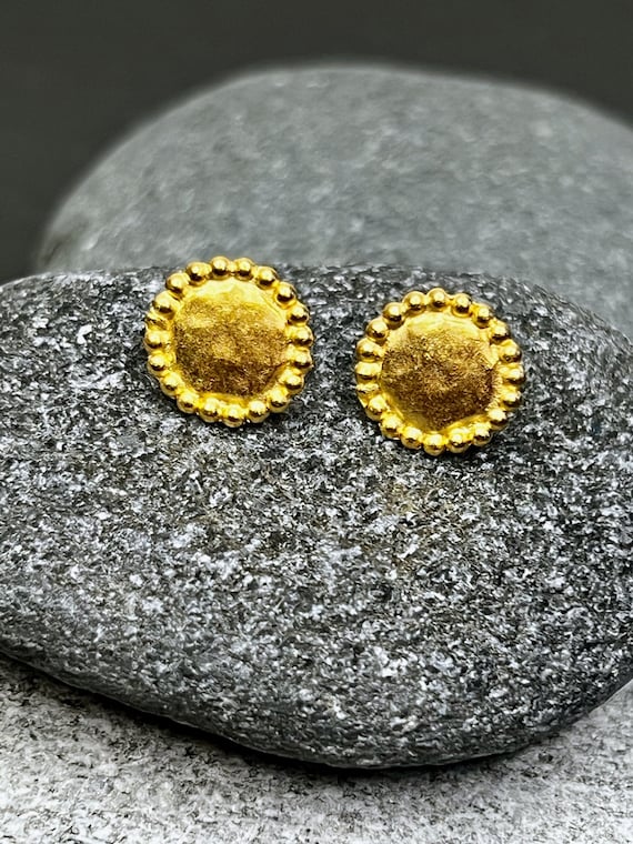 Ebbe und Flut ear studs small sea anemone - round matt gold plated - earrings from ebbe und flut®