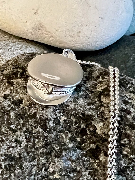 Ebb and Flow Necklace Captain's Hat Silver - Chain with Captain's Hat Pendant made of 925 Sterling Silver