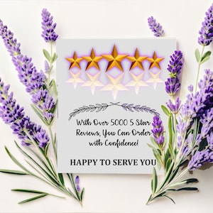 Pode incluir: Um cart&atilde;o quadrado com cinco estrelas douradas e texto, rodeado por raminhos de lavanda roxa. O texto diz: "With Over 5000 5 Star Reviews, You Can Order with Confidence! HAPPY TO SERVE YOU."