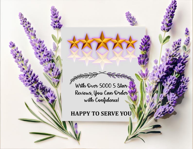 Pode incluir: Um cart&atilde;o quadrado com cinco estrelas douradas e texto, rodeado por raminhos de lavanda roxa. O texto diz: "With Over 5000 5 Star Reviews, You Can Order with Confidence! HAPPY TO SERVE YOU."