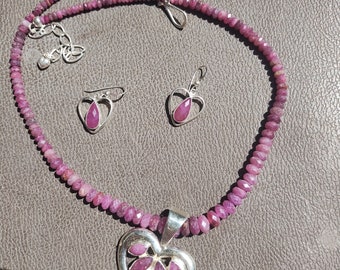 La mina Jay King DTR encuentra un collar de zafiro rosa, un conjunto de aretes con colgante de corazón, plata de ley 925, un conjunto muy hermoso