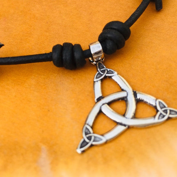 Lederkette " Keltischer Knoten Triquetra"