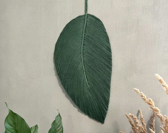 Large green macrame leaf, feather boho wall decor, one piece macrame leaf wall hanging, green macrame leaf wall art, minimalist macrame