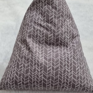 Pyramid cushion tablet cushion book cushion reading cushion lines for tablet / book