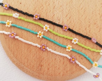 Collier choker perlé Miyuki avec marguerites et fermeture en acier