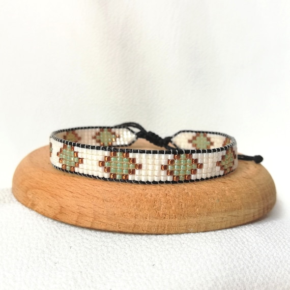 Green snake bracelet, Beaded bracelet for women, Ouroboros, Serpent bracelet  - Shop IrisBeadsArt Bracelets - Pinkoi
