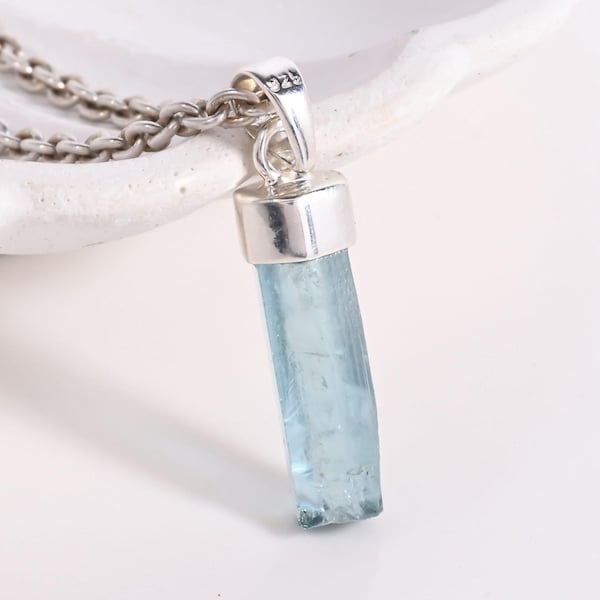 Roher Aquamarin-Stick Anhänger, Aquamarin Bar Anhänger, rauer Kristall Anhänger, handgemachter Edelstein Schmuck, März Geburtsstein, Weihnachtsgeschenk
