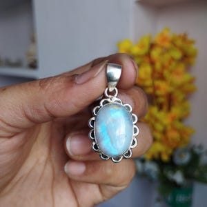 Collier avec pendentif pierre de lune arc-en-ciel, bijoux faits main en argent sterling, collier en cristal bohème, pierre de naissance de juin, pierre précieuse de guérison, cadeau pour elle