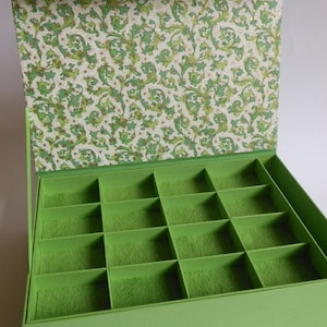 Große, grüne Schmuckschachtel, schönes Geschenk, hergestellt von Schachtelmacherin, herausnehmbares Innenfach, magnetischer Deckel