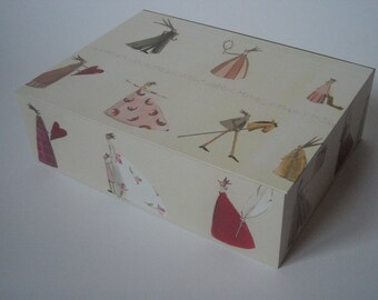 Geschenkbox zur Geburt, Könige und Königinnen, Motivpapier von Silke Leffler, hübsche Schachtel, Pappdose, Entwurf der Schachtelmacherin
