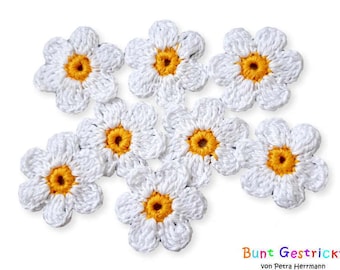 Virkade blommor 4 cm, blomvirkade applikationer, applikationslappar, virkbild