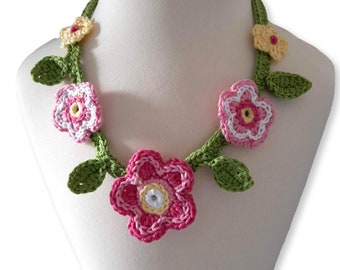 Necklace for little girl, crochet necklace, crochet jewelry, flower jewelry, crochet flowers, children's jewelry,