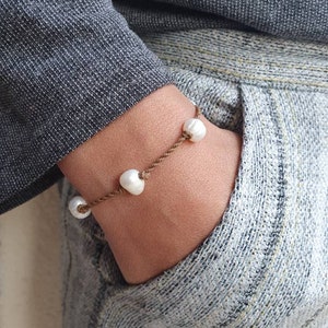 Perlmutt-Handgelenk- oder Fußkettchen. Natürliche weiße Barock-Zuchtperlen, wasserfester Sommerschmuck, Choker-Halskette