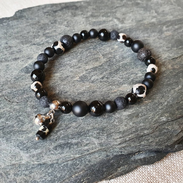 Bracelet 6/8 mm Noir Onyx Lave Agate Dzi perles lisses et mates et facettées breloques grelot acier heishis composition originale stretch