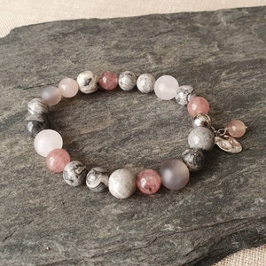 Bracelet Grey Pink Jasper grey Quartz strawberry Agate grey pearls of 8mm and 10mm choice charm steel or alloy original composition stretch