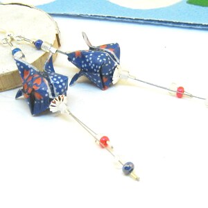 Ohrringe ORIGAMI blau mittelblau rot silber Tulpe, Papier Upcycling Papierschmuck japanische Faltkunst Japan Papierblüten Blütenschmuck
