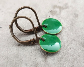 Pendientes esmaltados en color verde