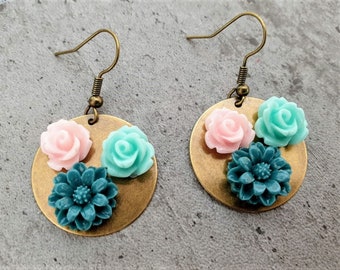 Beautiful and delicate  earrings with floral design, resin flower