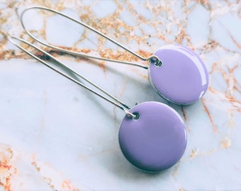 Earrings enameled in lilac color