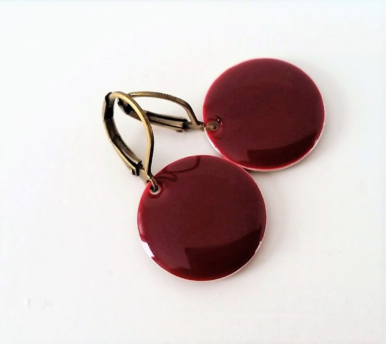 Pendientes esmaltados rojo vino imagen 2