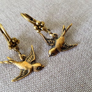 Pendientes estilo vintage en forma de pájaros bronce imagen 2
