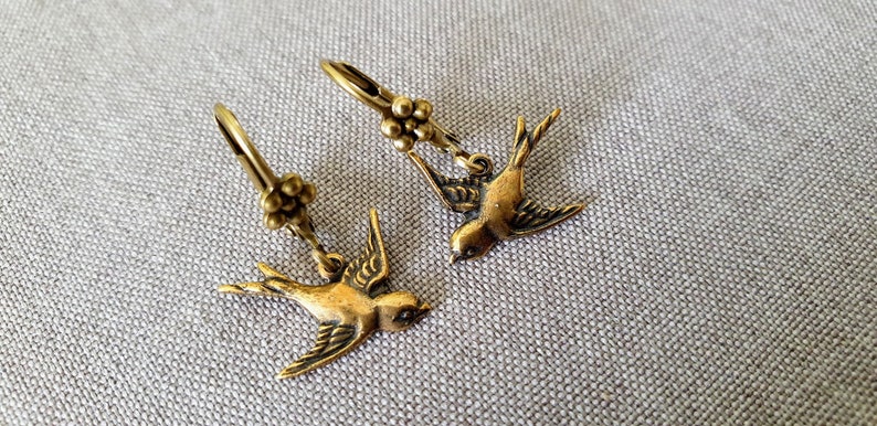 Pendientes estilo vintage en forma de pájaros bronce imagen 2