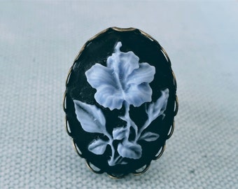 Anillo único con cameo estilo vintage de color negro y azul, flor hibiscus