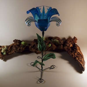 Flower light sculpture, LED tealight holder in blue, green - Flower-like light sculpture, LED tealight holder (LED tea lights not included)
