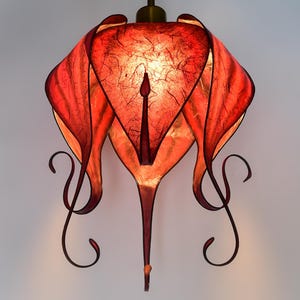 Paralume a forma di fiore di carta rosso scuro |  Stile elfico fantasy |  Decorazioni uniche fatte a mano