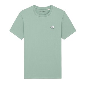 K&ouml;nnte beinhalten: Hellgr&uuml;nes T-Shirt mit einem kleinen, gestickten Schafmotiv auf der Vorderseite. Das Shirt hat einen Rundhalsausschnitt und kurze &Auml;rmel. Der Markenname "LIGARTI" ist auf dem Kragen aufgedruckt.