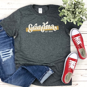 Retro Grandma SHIRT, Grandma est Shirt, Best Grandma shirts, Pregnancy Announcement, Grandma Pregnancy Reveal, Baby Announcement