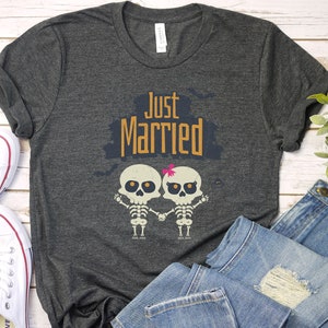 Halloween Just Married Shirt, Halloween Wedding Shirt, Halloween Honeymoon Shirt, Skeleton Bride and Groom Just Married Shirt Married Couple