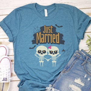 Halloween Just Married Shirt, Halloween Wedding Shirt, Halloween Honeymoon Shirt, Skeleton Bride and Groom Just Married Shirt Married Couple