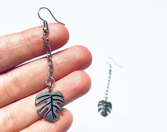 Pendientes pequeños de hoja de monstera, joyería de plantas tropicales