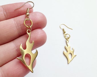 Pendientes de llama de fuego: tono dorado o plateado