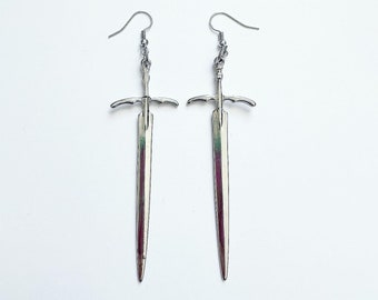 Pendientes colgantes de espada plateada: Joyería punk gótica para cosplay