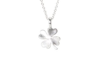 necklace with pendant: four-leaf clover - silver