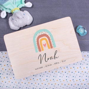 Personalisierte Erinnerungskiste Baby mit Namen | Erinnerungsbox Kinder aus Holz zur Geburt - M, L - REGENBOGEN